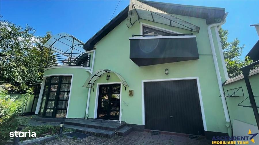 Casă cu 4 camere cu Teren 200 Mp în Central