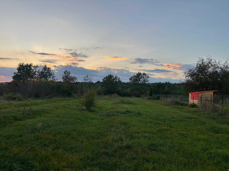 Teren de 2700 mp, în Brănești