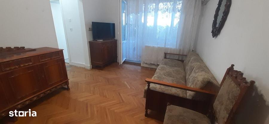 Apartament cu 3 camere semidecomandat în Republicii