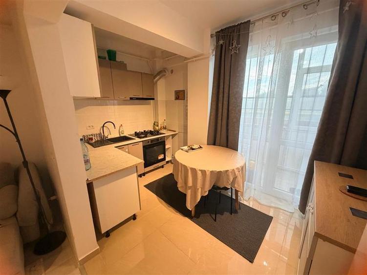 Apartament cu 2 camere decomandat în Aeroport
