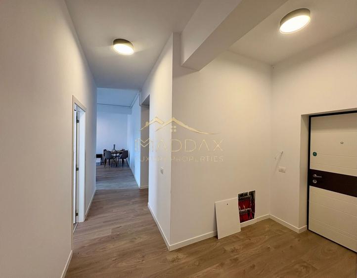 Apartament cu 3 camere semidecomandat, mobilat în Băneasa