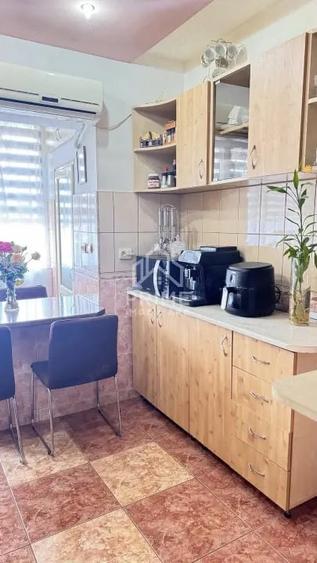 Apartament cu 4 camere semidecomandat în Central