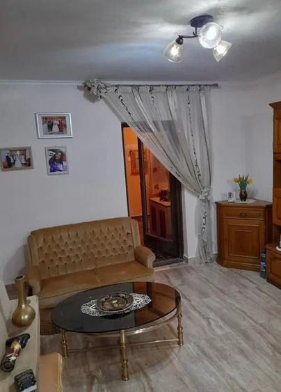 Casă individuală cu 6 camere cu Teren 1380 Mp în Central