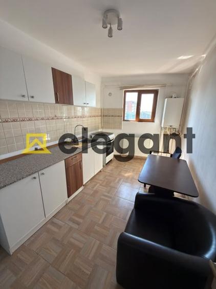 Apartament cu 3 camere semidecomandat, mobilat în George Enescu