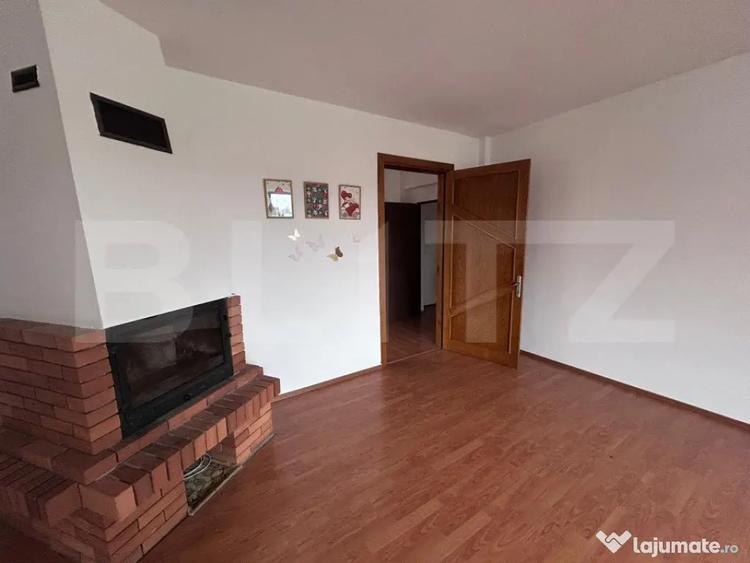 Casă cu 7 camere cu Teren 900 Mp în Central