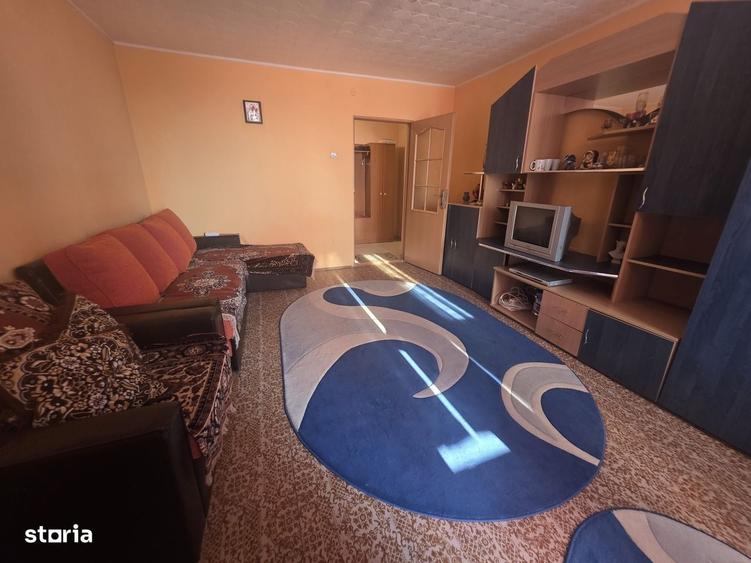 Apartament cu 2 camere decomandat în Tractorul