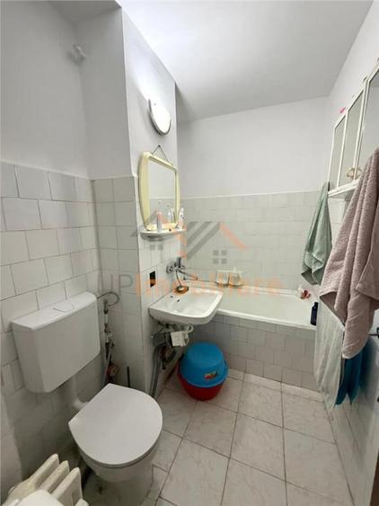 Garsonieră decomandată în Rogerius