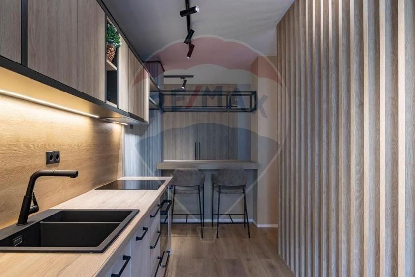 Apartament cu 2 camere decomandat, mobilat în Central