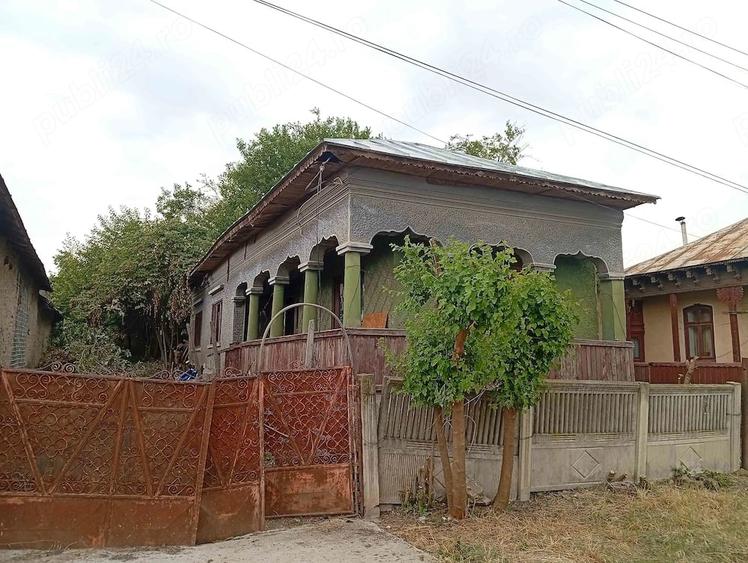 Casă cu 5 camere cu Teren 1023 Mp în Frătești