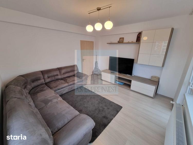 Apartament cu 3 camere decomandat în Tractorul