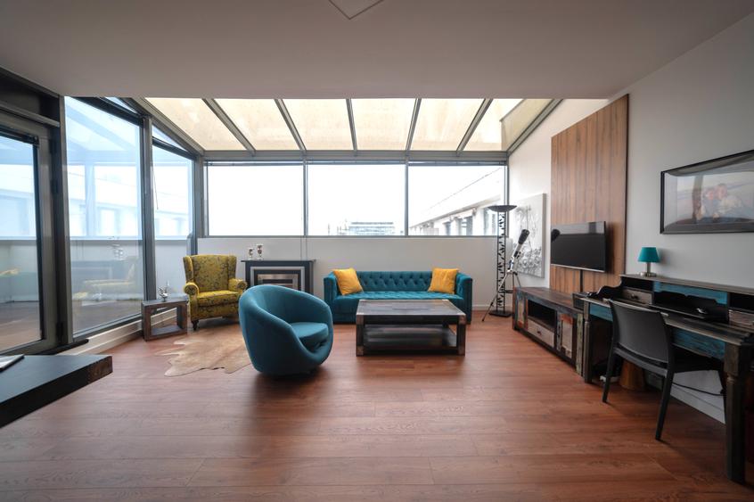Penthouse cu 3 camere semidecomandat, mobilat în Torontalului