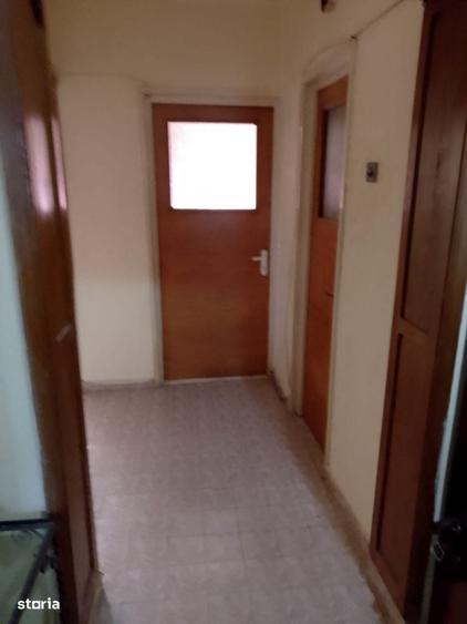 Apartament cu 3 camere decomandat în Călărași