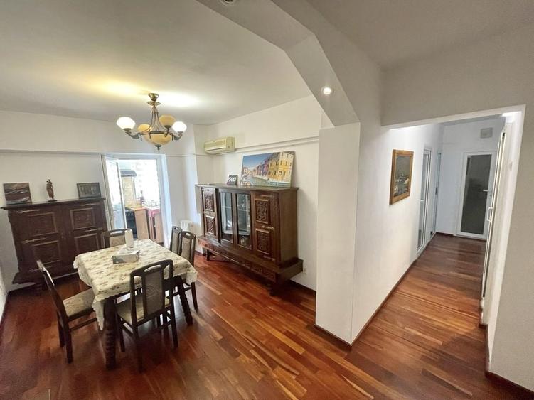 Apartament cu 3 camere decomandat în Complex Studențesc