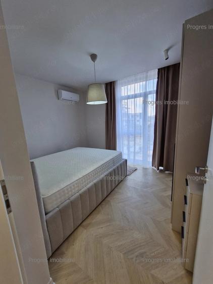 Apartament cu 3 camere semidecomandat în Aradului