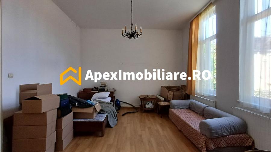 Apartament cu 5 camere decomandat, mobilat în Unirii
