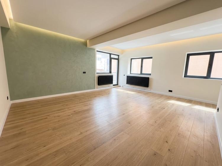 Casă individuală cu 13 camere cu Canalizare în Lacul Tei