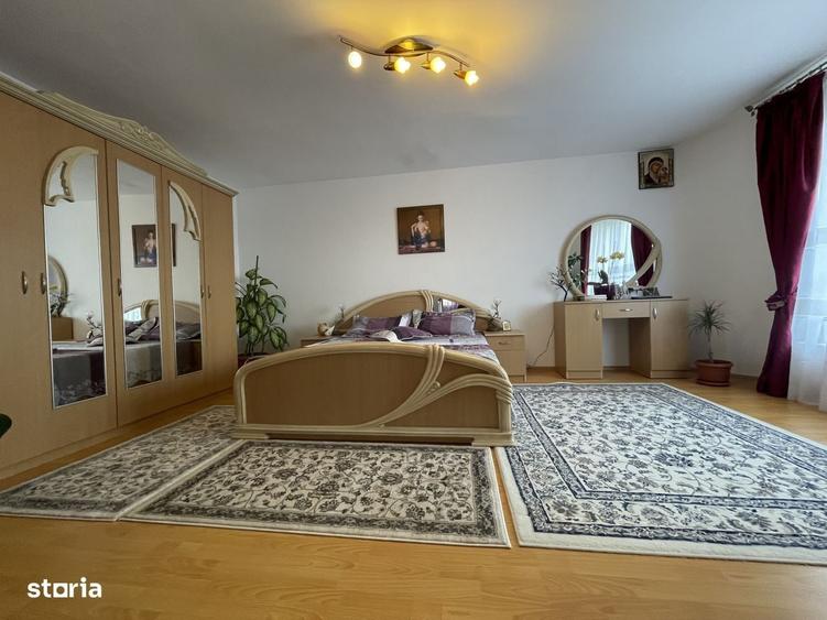 Casă cu 4 camere în Central