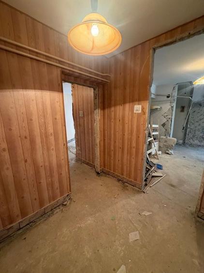 Apartament cu 3 camere în Falezei
