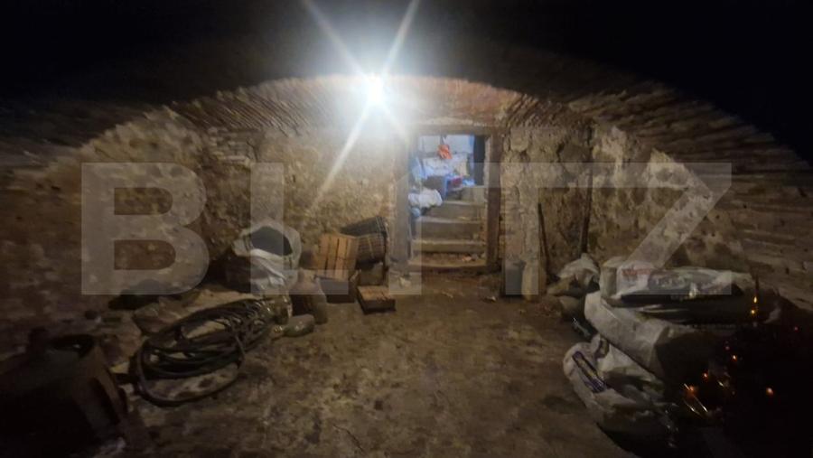 Casă individuală cu 6 camere cu Canalizare în Centrul Istoric