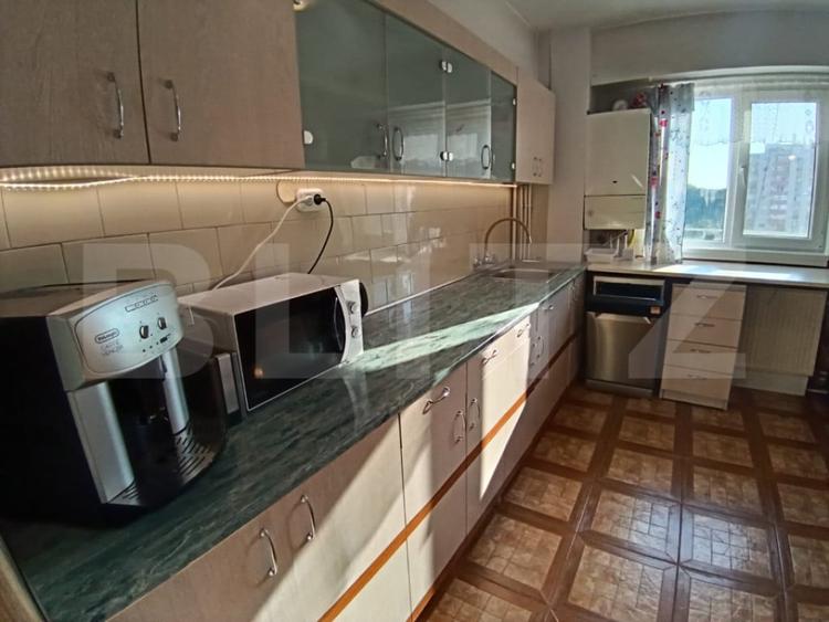 Apartament cu 4 camere decomandat în Est