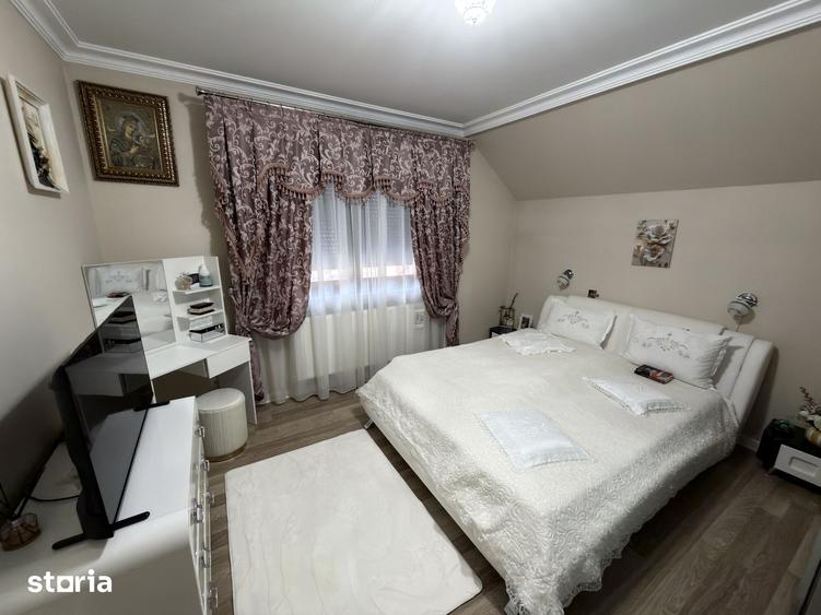 Casă cu 5 camere cu Teren 2400 Mp în Central