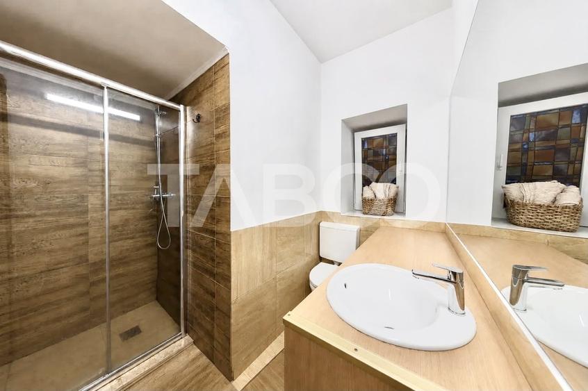 Apartament cu 2 camere semidecomandat, mobilat în Central