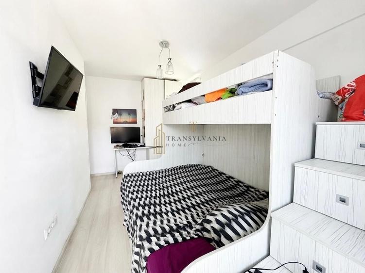 Apartament cu 3 camere semidecomandat în Nord