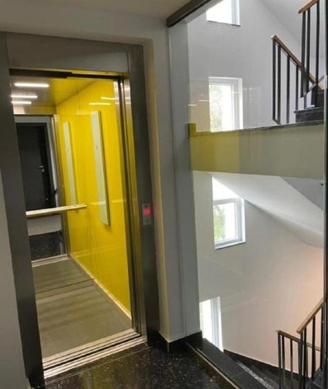Apartament cu 4 camere decomandat, mobilat în Băneasa