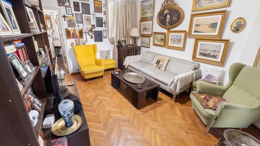 Apartament cu 3 camere în Unirii