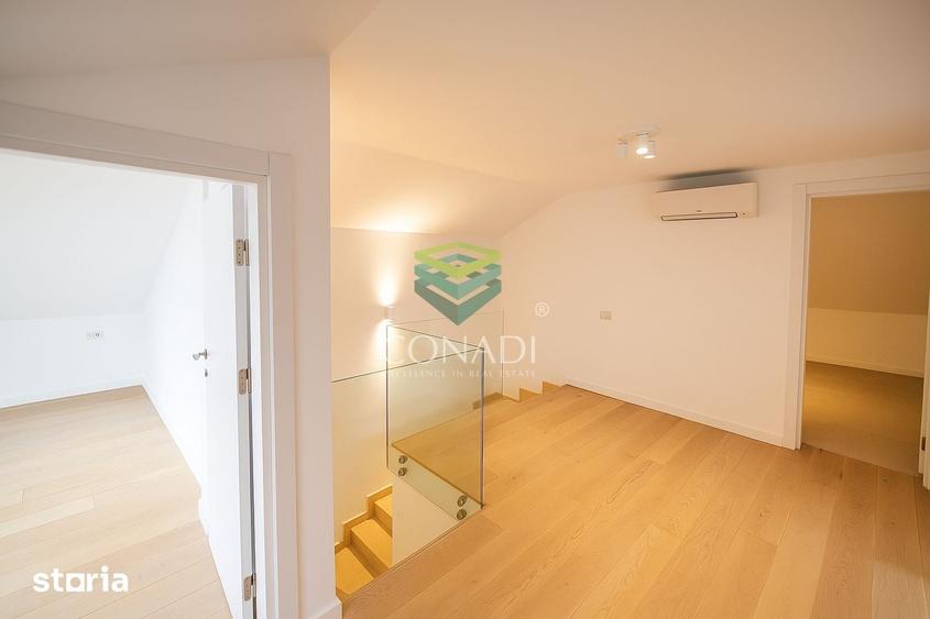 Casă cu 9 camere cu Teren 400 Mp în Corbeanca