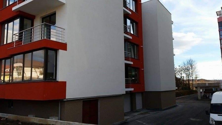 Apartament cu 2 camere decomandat în Livezeni