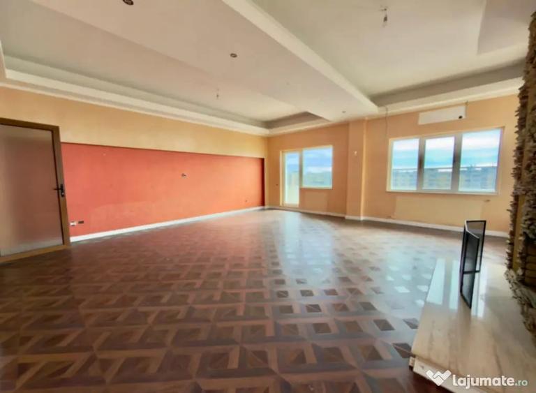 Apartament cu 5 camere decomandat în Central