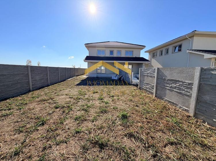 Duplex cu 3 camere cu Canalizare în Bucovăț (Remetea Mare)
