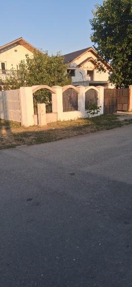 Casă individuală cu 4 camere în Central