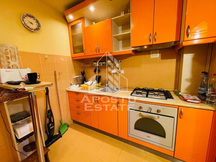 Apartament cu 3 camere decomandat în Miron Costin