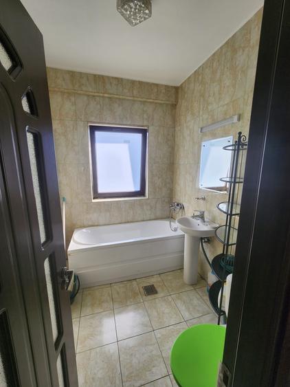 Apartament cu 2 camere decomandat în Văcăresti