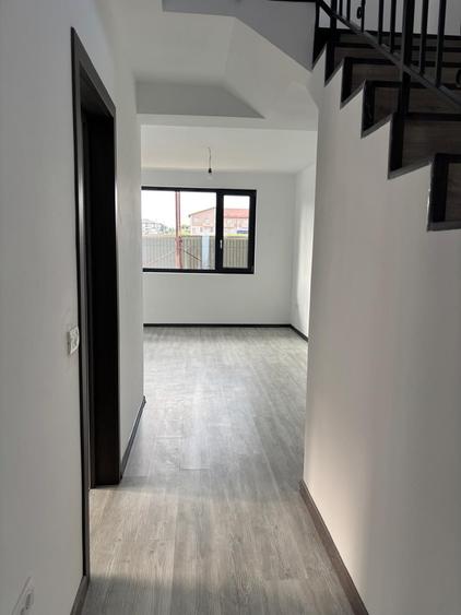 Casă cu 4 camere în Valea Lupului