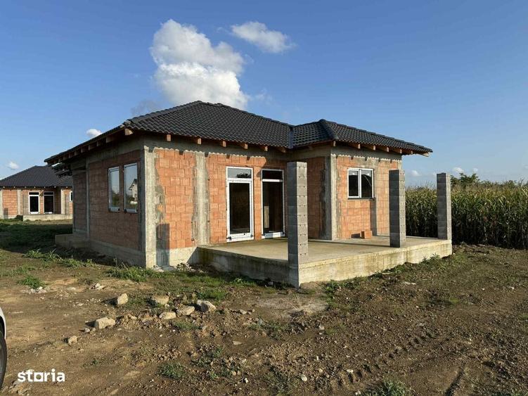 Casă cu 3 camere în Păulești