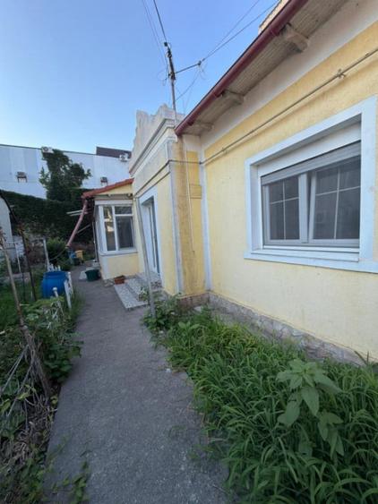 Casă cu 3 camere cu Teren 300 Mp în Delfinariu