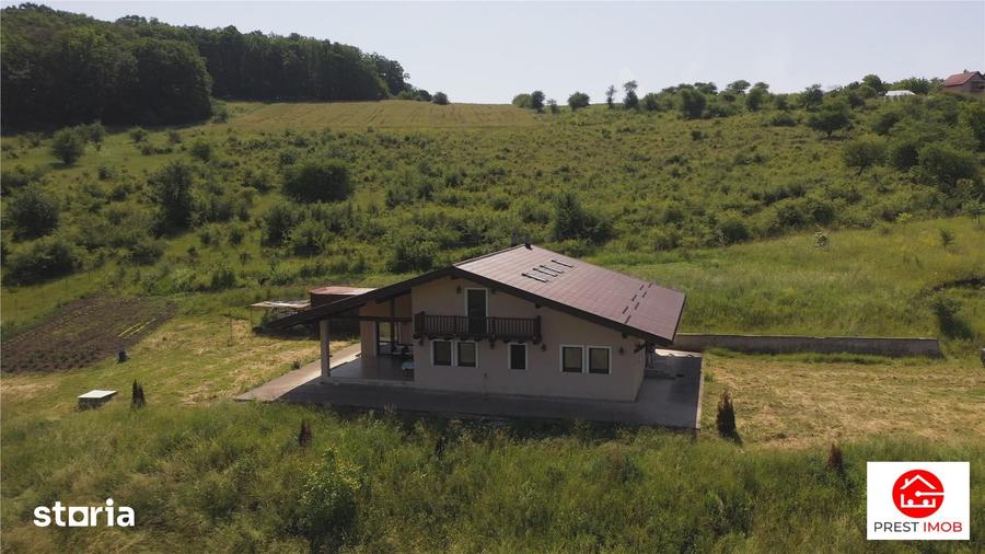 Casă cu 6 camere cu Teren 46000 Mp în Ceuaș