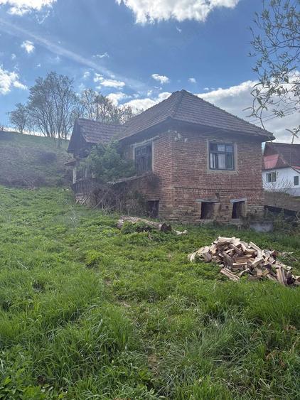 Casă cu 3 camere cu Teren 10 Mp în Sântioana