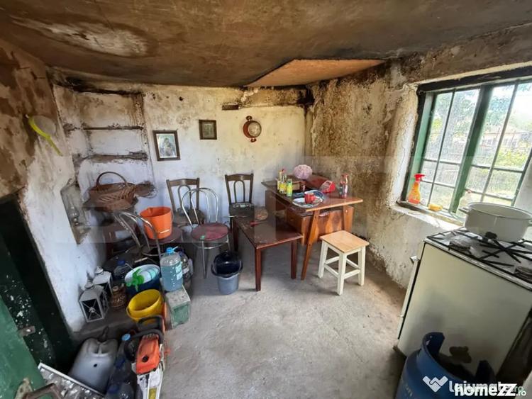 Casă cu 4 camere cu Teren 6000 Mp în Central