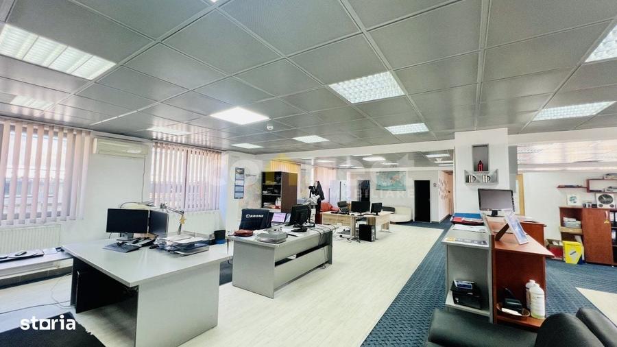 Spațiu comercial, de 200 mp, în Luna