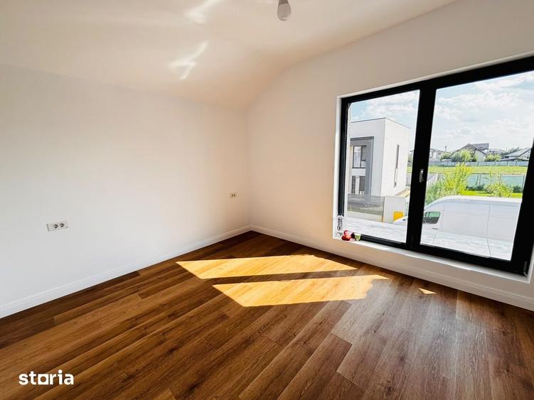 Casa de vanzare cu 4 camere - 8