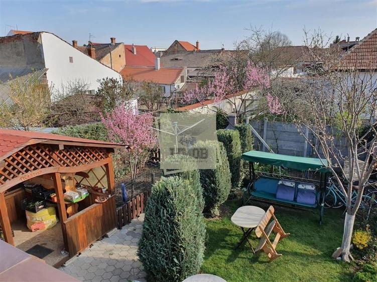 Casă individuală cu 5 camere cu Teren 336 Mp în Piața Cluj