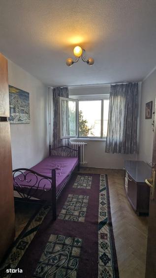 Apartament cu 3 camere semidecomandat în Dristor