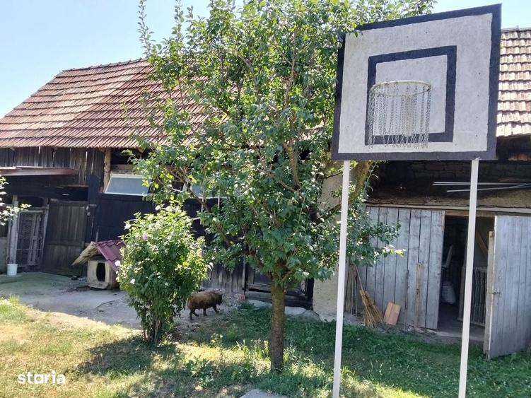 Casă cu 2 camere decomandat în Central