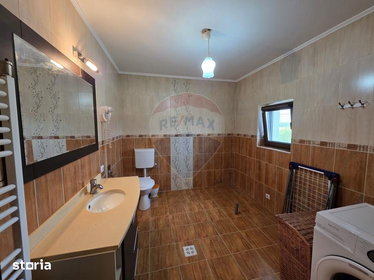 Casă cu 4 camere cu Teren 680 Mp în Costești