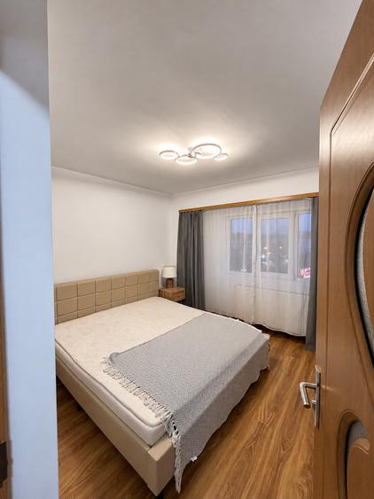 Apartament cu 3 camere decomandat în Lipovei