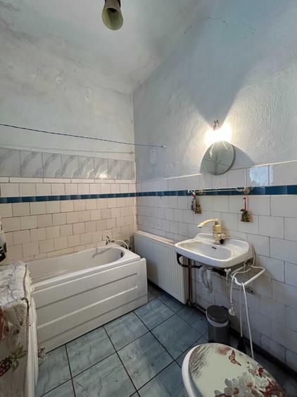 Casă cu 4 camere în Central